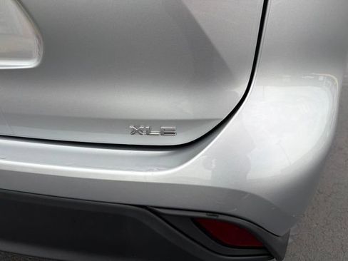 Used 2023 Toyota Highlander XLE FWD image 9