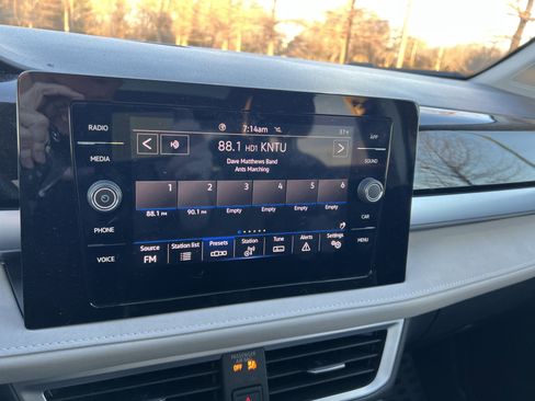 Used 2025 Volkswagen Taos SE w/ Panoramic Sunroof Package image 22