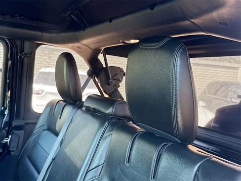 Used 2022 Jeep Wrangler Unlimited Sahara image 29