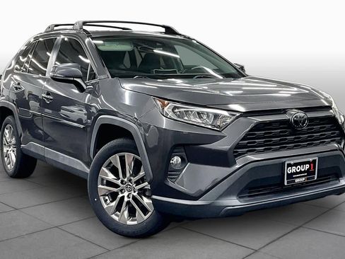 Used 2020 Toyota RAV4 XLE Premium FWD image 2