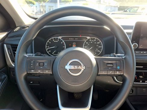 Used 2024 Nissan Rogue SV AWD/4WD image 18