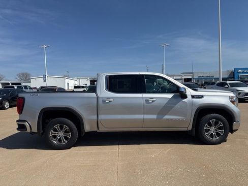 Used 2020 GMC Sierra 1500 SLE w/ SLE Value Package image 2
