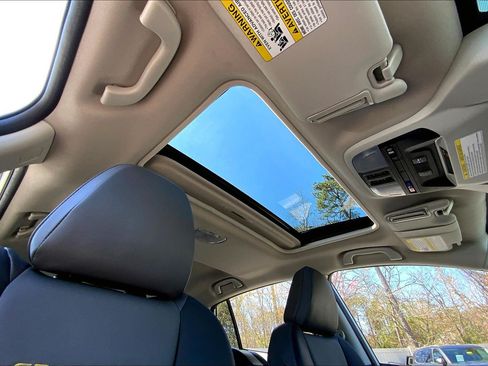 Used 2022 Subaru Crosstrek 2.5i Sport w/ Moonroof Package AWD/4WD image 25
