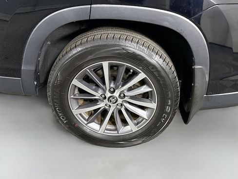 Certified 2019 Toyota Highlander XLE AWD/4WD image 39
