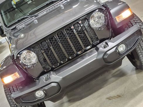 Used 2022 Jeep Gladiator Sport image 19