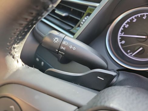 Used 2018 Toyota Camry SE w/ Convenience Package image 28