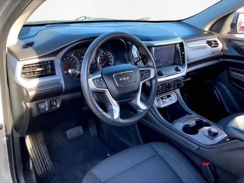 Used 2023 GMC Acadia SLE image 12