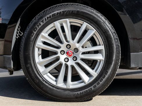 Used 2019 Jaguar F-PACE Prestige image 11