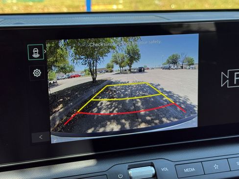 Used 2025 Kia K4 LXS image 24