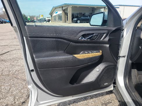 Used 2019 GMC Acadia Denali image 9