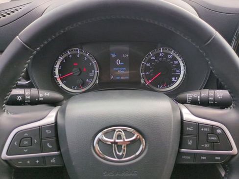 Used 2022 Toyota Highlander LE FWD image 27