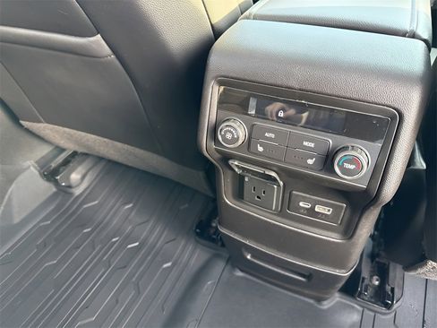 Used 2023 GMC Acadia Denali image 16