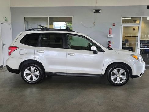 Used 2015 Subaru Forester 2.5i Premium w/ All-Weather Package AWD/4WD image 4