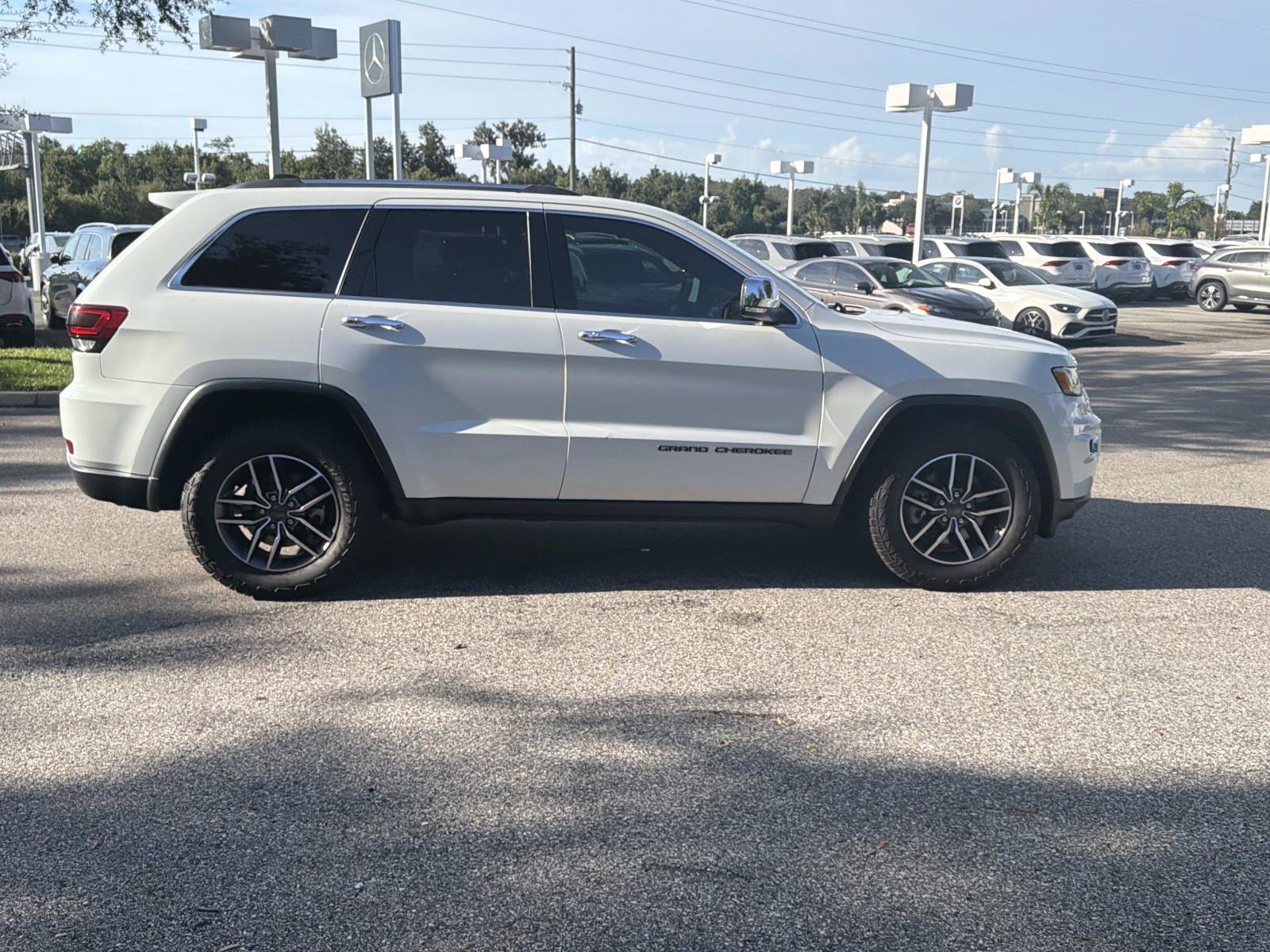 Used 2021 Jeep Grand Cherokee Limited RWD image 2