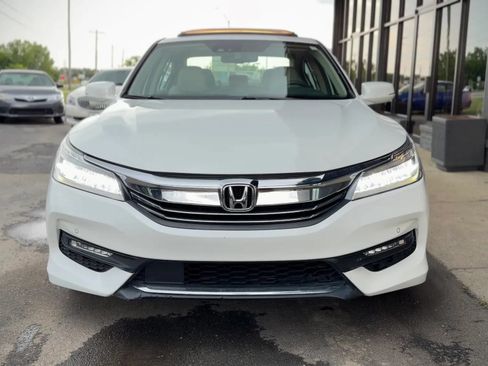 Used 2016 Honda Accord Touring image 6