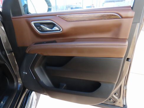 Used 2021 Chevrolet Tahoe High Country image 11