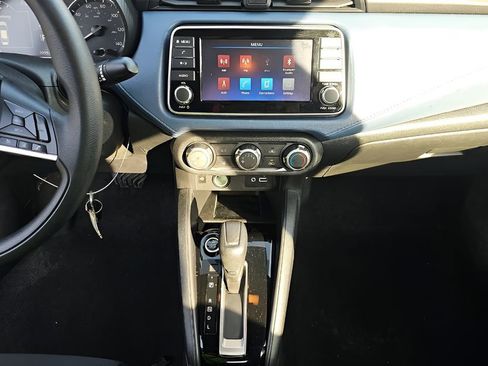 Used 2025 Nissan Versa SV image 8