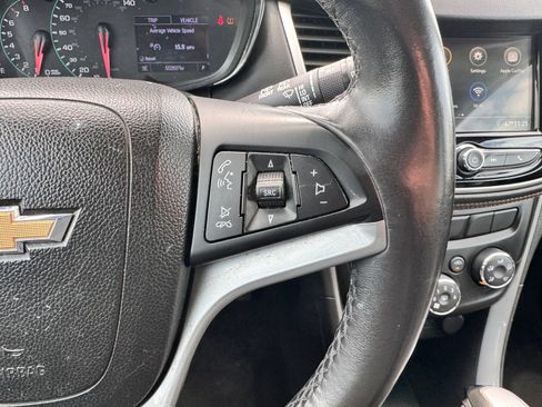 Used 2019 Chevrolet Trax LT w/ LT Convenience Package FWD image 16