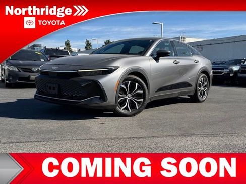 Used 2023 Toyota Crown Limited image 3