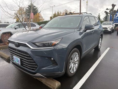 Used 2024 Toyota Grand Highlander Platinum image 6