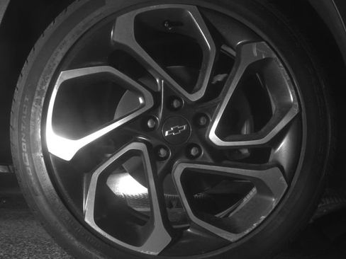 Used 2025 Chevrolet Trax RS w/ Sunroof Package FWD image 9