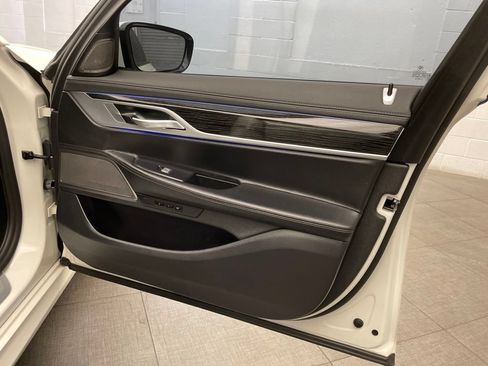Used 2021 BMW 740i w/ M Sport Package RWD image 28