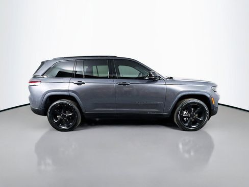 Used 2025 Jeep Grand Cherokee Limited w/ Luxury Tech Group II RWD image 6