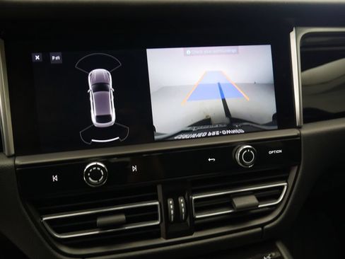 Certified 2023 Porsche Macan Turbo AWD/4WD image 42