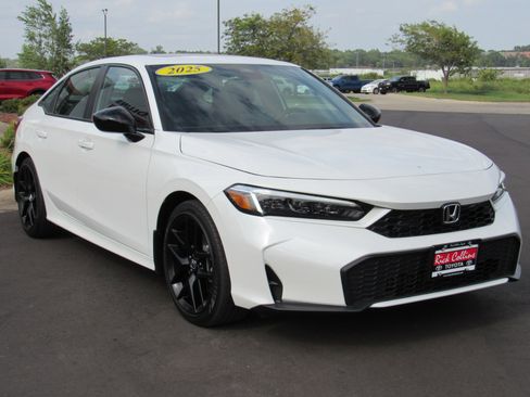 Used 2025 Honda Civic Sport image 4