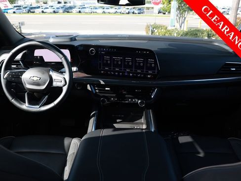 Used 2025 Chevrolet Suburban Premier image 22