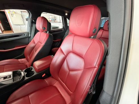 Used 2024 Porsche Macan Turbo AWD/4WD image 19