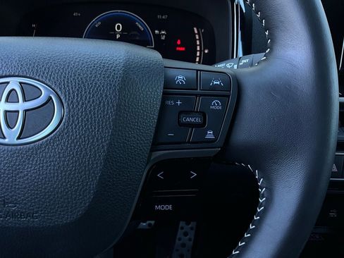 Used 2025 Toyota Camry SE image 34