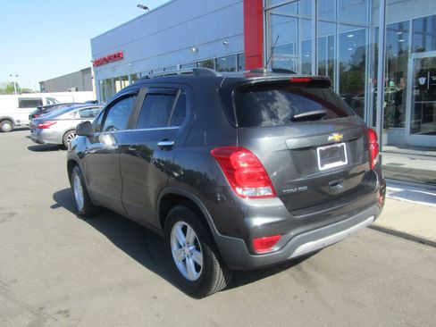 Used 2020 Chevrolet Trax LT w/ LT Convenience Package AWD/4WD image 7