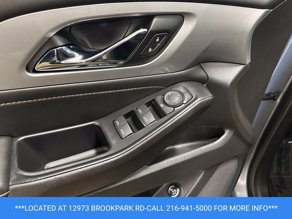 Used 2021 Chevrolet Traverse LT FWD image 9