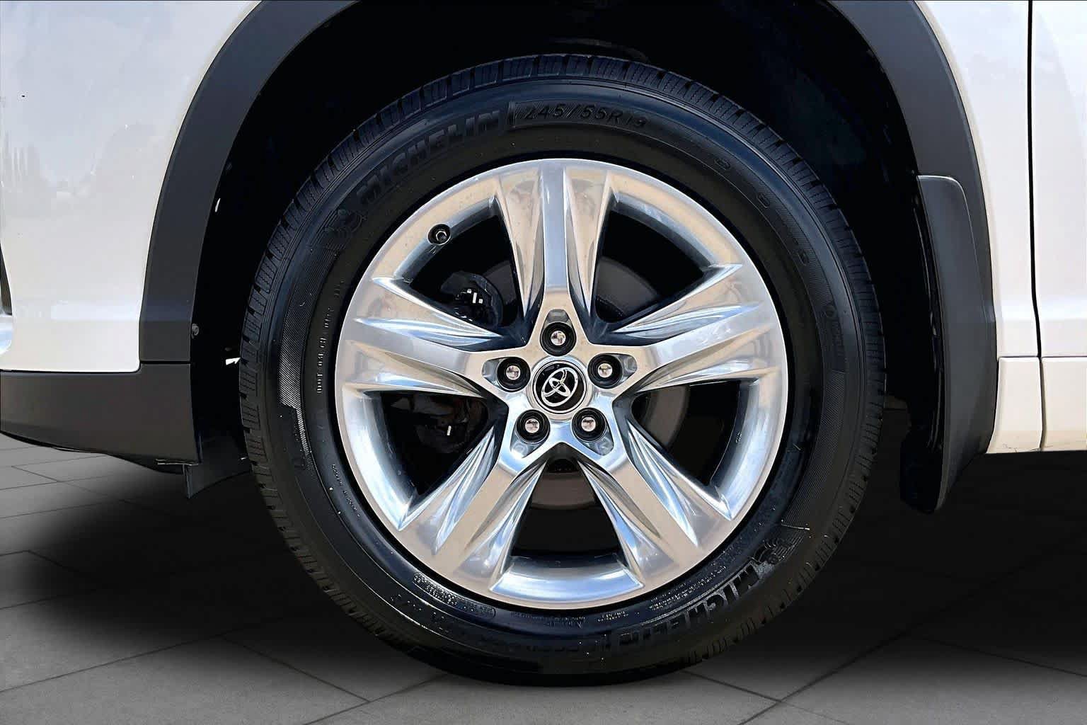 Used 2017 Toyota Highlander Limited FWD image 11