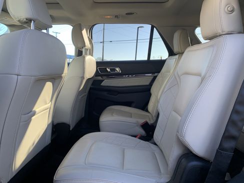 Used 2018 Ford Explorer Platinum image 32