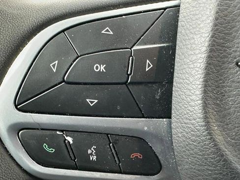 Used 2024 Chrysler Pacifica Touring-L image 20