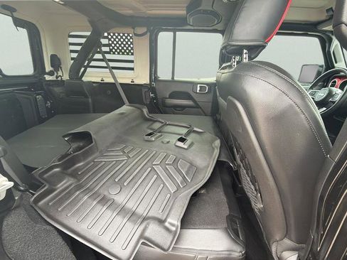 Used 2018 Jeep Wrangler Unlimited Rubicon image 32