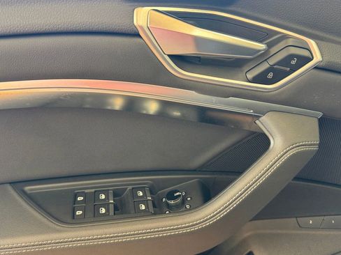 Used 2021 Audi e-tron Premium w/ Convenience Plus Package image 20