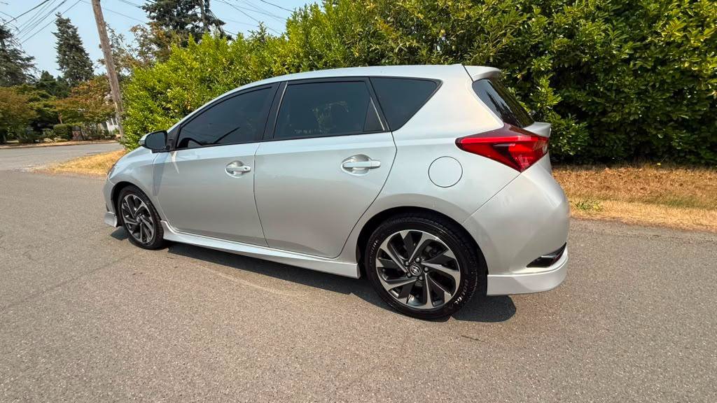 Used 2017 Toyota Corolla iM FWD image 9