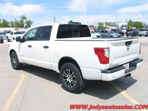 Used 2024 Nissan Titan SV AWD/4WD image 35