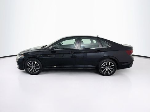 Used 2025 Volkswagen Jetta SE FWD image 4