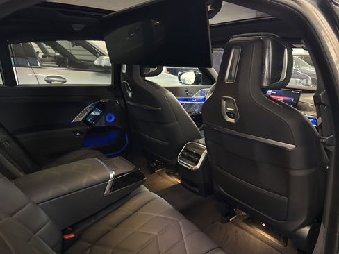 Used 2025 BMW i7 M70 image 32
