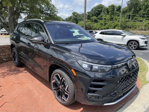 New 2026 Volkswagen Tiguan SEL R-Line AWD/4WD image 3