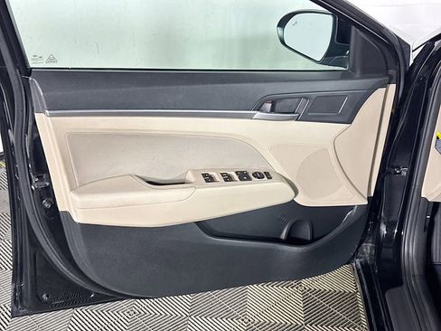 Used 2019 Hyundai Elantra SEL image 10