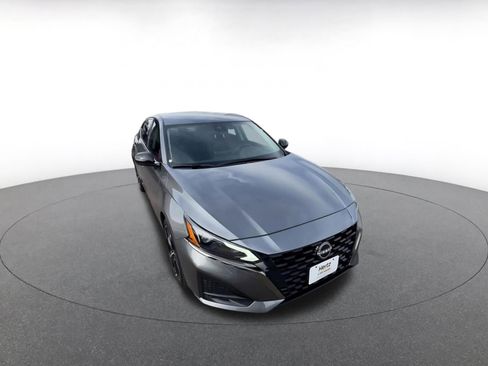 Used 2025 Nissan Altima 2.5 SR image 3