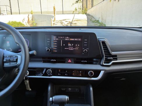 Used 2025 Kia Sportage LX image 17