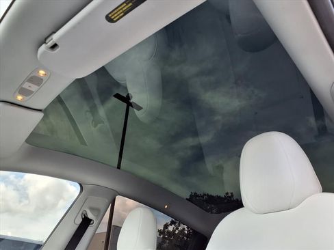 Used 2025 Tesla Model Y Long Range RWD image 15