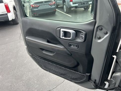 Used 2022 Jeep Gladiator Overland image 24