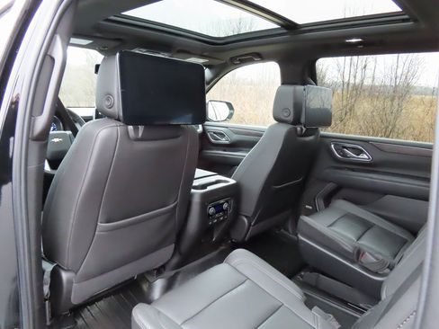 Certified 2022 Chevrolet Suburban LT w/ LT Signature Package image 28